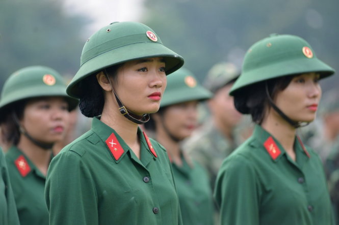 Sau 3 tháng gắn bó, trước khi chia tay nhau, các chiến sĩ đều xúc động- Ảnh: DUYÊN PHAN