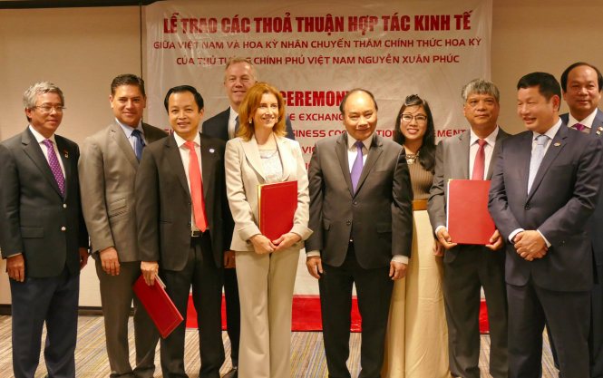 Thủ tướng và Bộ trưởng Thương mại Mỹ chứng kiến lễ ký kết, trao đổi thỏa thuận hợp tác kinh tế giữa các doanh nghiệp VN và đối tác Hoa Kỳ - Ảnh: Lê Kiên