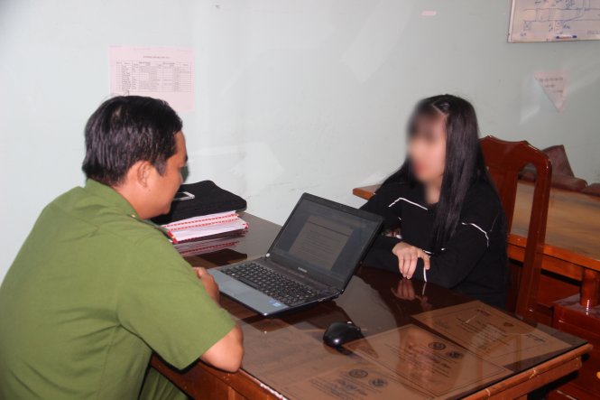 H. làm việc tại cơ quan công an - Ảnh: Thanh Mỹ