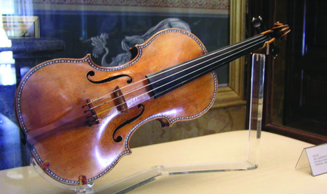 Một cây đàn dòng Strad sản xuất năm 1687 được trưng bày tại Smithsonian Institution