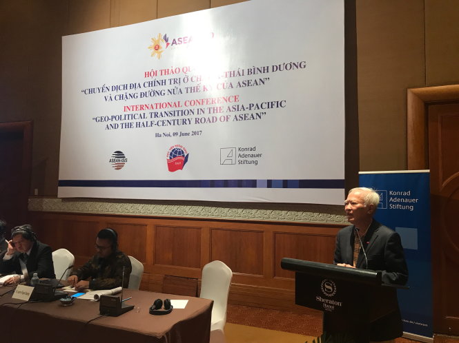 Nguyên phó thủ tướng Vũ Khoan cảnh báo về các thách thức của cách mạng 4.0 đối với ASEAN tại hội thảo ngày 9-6 ở Hà Nội - Ảnh: Q.Trung