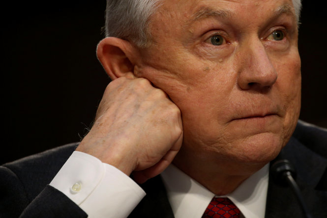 Bộ trưởng tư pháp Mỹ Jeff Sessions điều trần trước Ủy ban tình báo quốc hội tại Washington, Mỹ ngày 13-6 cũng về các vấn đề liên quan tới Nga - Ảnh: Reuters