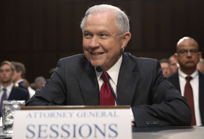 Bộ trưởng Tư pháp Mỹ Jeff Sessions trong phiên điều trần trước Thượng viện ngày 13-6 - Ảnh: Reuters