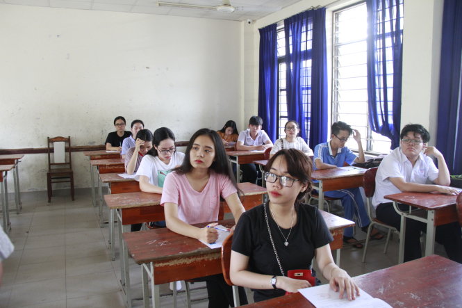 Thí sinh tại Đà Nẵng nghe phổ biến quy chế thi 21-6 - Ảnh: Đoàn Cường