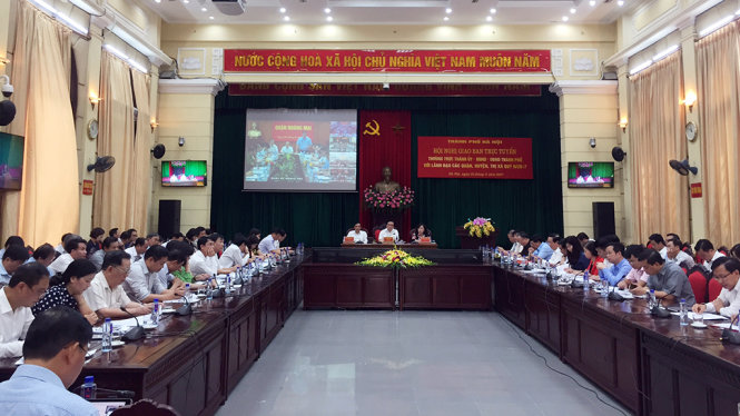 Bí thư Hoàng Trung Hải chủ trì buổi giao ban giữa thường trực thành ủy- HĐND-UBND thành phố với các quận, huyện, thị xã sáng nay - Ảnh: Lâm Hoài