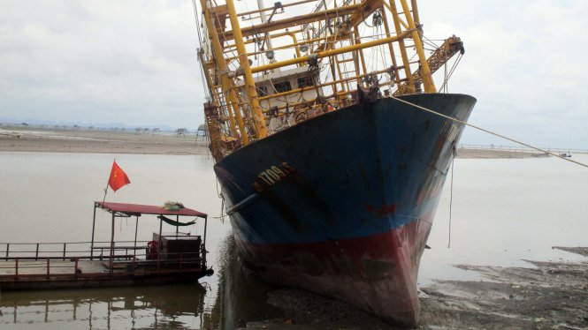 Tàu vỏ thép của ngư dân Lê Văn Lực (xã Hoằng Trường, Hoằng Hóa, Thanh Hóa) thường xuyên bị hư hỏng, trục trặc khi ra khơi - Ảnh: H.Đ.