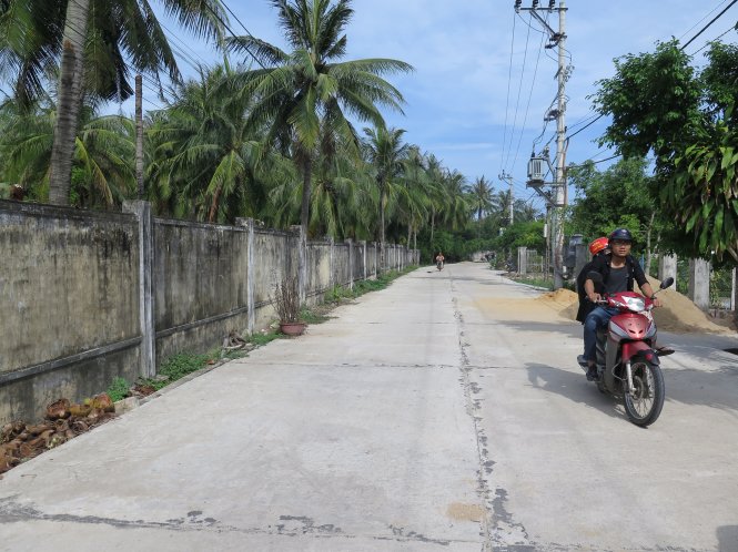 “Bức tường than khóc” bao lấy làng phong Quy Hòa, bên trong đó là những thân phận mang nhiều khổ đau Ảnh: Tấn Vũ