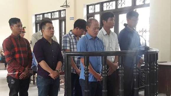 Minh “Sâm” và đồng phạm hầu tòa ngày 30-6 - Ảnh: T.Q.