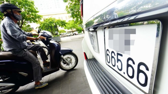 Xe có biển số “gánh” - Ảnh: Quang D8inh5