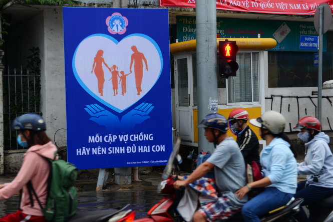 Người dân TP.HCM đồng hành với “Mỗi cặp vợ chồng hãy nên sinh đủ hai con” Ảnh: QUANG ĐỊNH