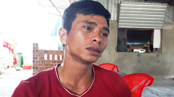 Anh Thiện đau buồn trước cái chết con mình - Ảnh: LÊ TRUNG
