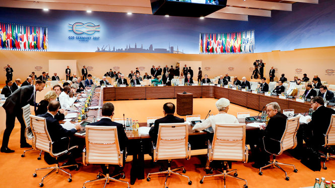 Các nhà lãnh đạo nhóm G20 và các khách mời họp tại Trung tâm hội nghị Hamburg Messe ngày 8-7 - Ảnh: Reuters