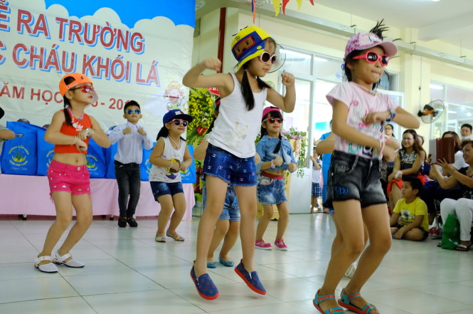 Học mẫu giáo giúp trẻ có cơ hội giao tiếp với bạn bè, rèn luyện kỹ năng sống tốt hơn - Ảnh: HOÀI LINH