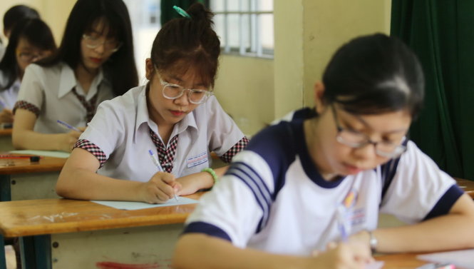 Thí sinh dự thi kỳ thi THPT quốc gia 2017 - Ảnh: NHƯ HÙNG