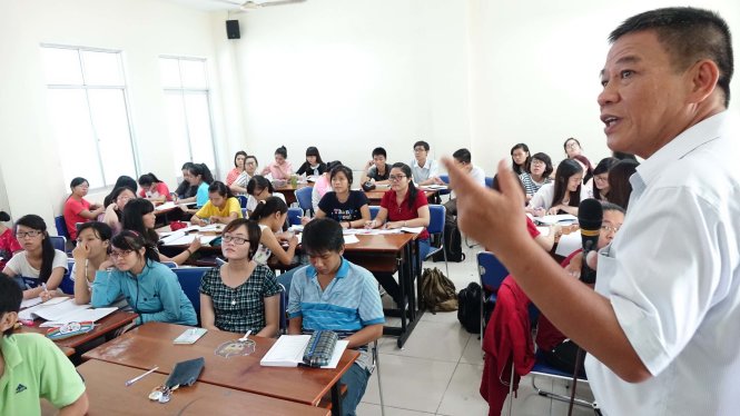 Thầy trò Trường ĐH Sư phạm TP.HCM trong giờ học tiếng Anh - Ảnh: NHƯ HÙNG