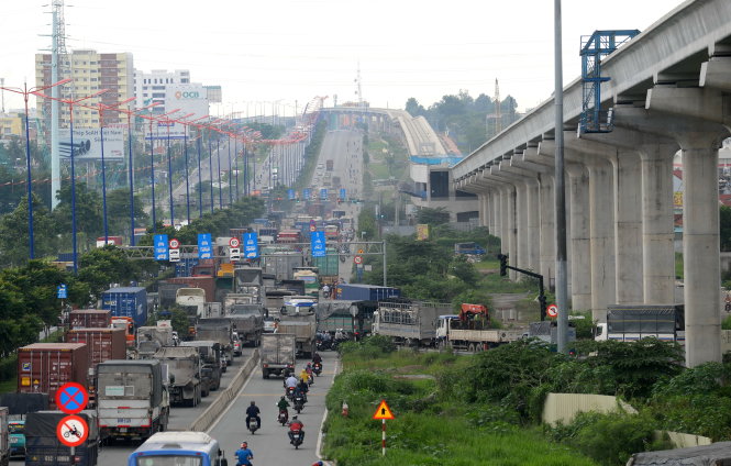 Theo lãnh đạo TP.HCM, kết nối giao thông vùng là vấn đề cần chú trọng trong quy hoạch vùng. Vừa qua, Bình Dương và Đồng Nai đề xuất nối dài tuyến metro Bến Thành - Suối Tiên ra đến 2 tỉnh này - Ảnh: Q.ĐỊNH