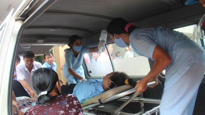 Các bệnh nhân có thai được đưa lên bệnh viện Đa khoa tỉnh Tiền Giang để điều trị - Ảnh: HOÀI THƯƠNG