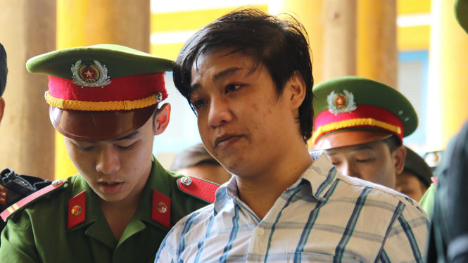 Nhân tại tòa