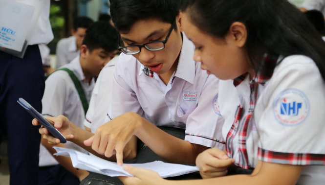 Thí sinh tham dự kỳ thi THPT quốc gia 2017 - Ảnh: NHƯ HÙNG