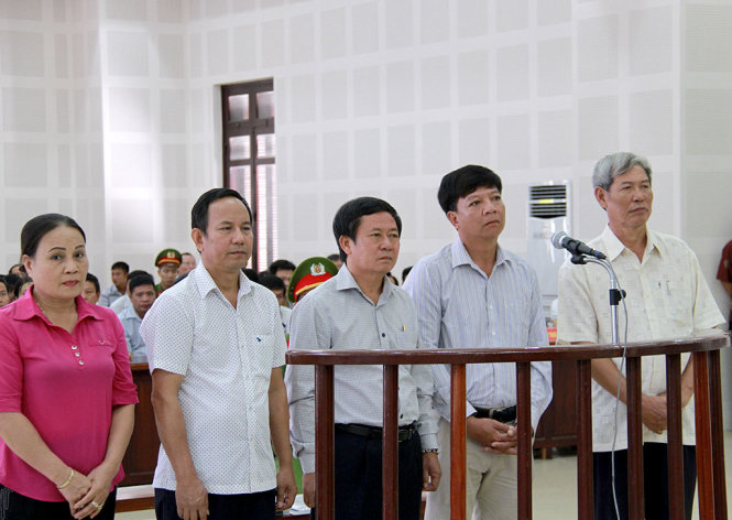 Các bị cáo tại phiên tòa - Ảnh: HỮU KHÁ