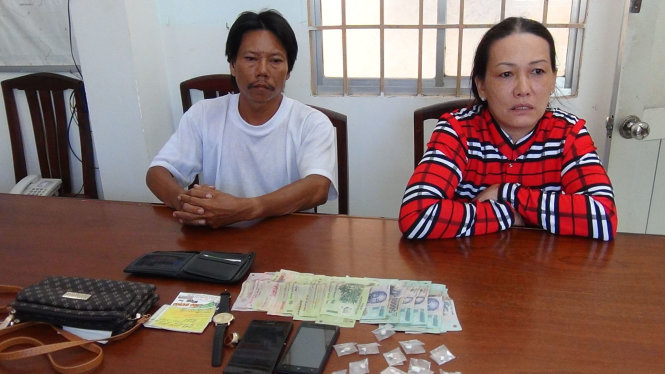 Nghi can và tang vật trong 1 vụ mua bán ma tuý bị bắt giữ tại TP. Rạch Giá (Kiên Giang) - Ảnh: VĂN VŨ