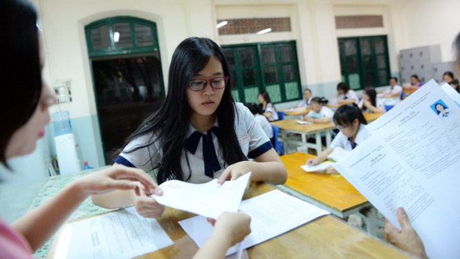 Thí sinh dự thi THPT quốc gia 2017 - Ảnh: HỮU KHOA