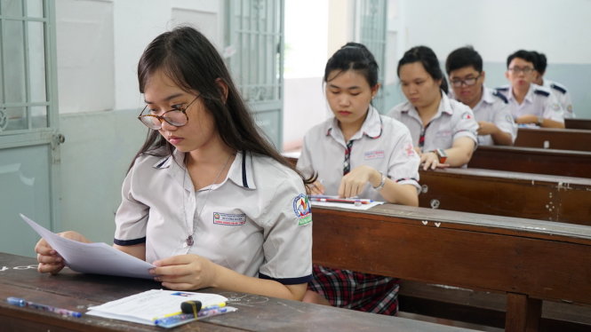 Thí sinh dự thi THPT quốc gia 2017 - Ảnh: THUẬN THẮNG