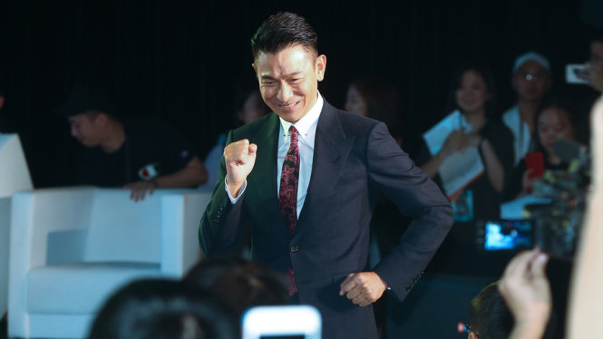 Lưu Đức Hoa nói: “Tôi đã trở về với tôi của nửa năm trước, tôi vẫn có thể cười nói vui vẻ, vẫn có thể nhảy tưng tưng” - Ảnh: SINA
