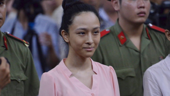 Phương Nga luôn kêu oan khi trả lời thẩm vấn tại phiên tòa - Ảnh: HỮU KHOA