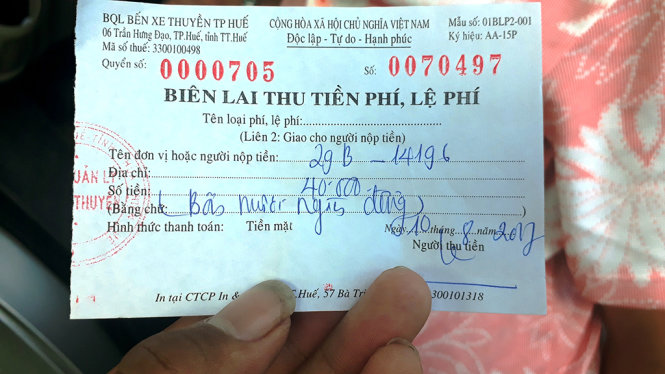 Tiền phí đỗ xe tăng đột biến tại các điểm tham quan di tích ở Huế khiến nhiều lái xe du lịch bức xúc