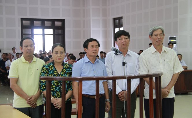 Các bị cáo tại phiên tòa - Ảnh: HỮU KHÁ