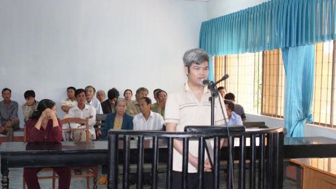 Vy Bế Ngoạt nghe tuyên án tử hình ngày 22-9-2014 - Ảnh: HỮU GIÁP