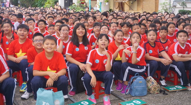 Học sinh Trường THPT Lương Thế Vinh, TP.HCM trong ngày tựu trường - Ảnh: H.HG.