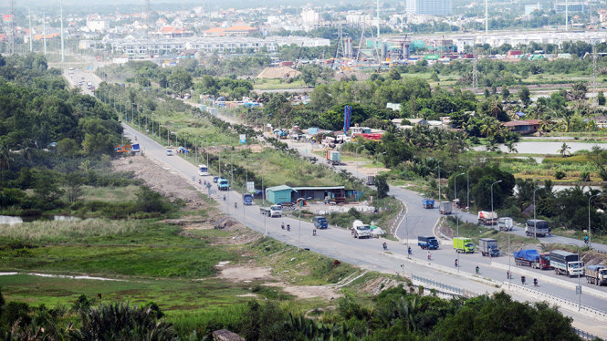 Một đoạn đường thuộc dự án đường Vành đai 2 qua Q.2, TP.HCM - Ảnh: QUANG ĐỊNH