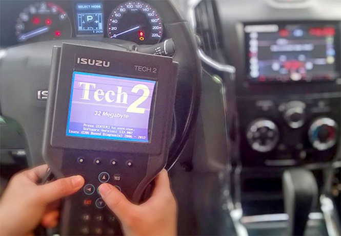 Máy trích xuất dữ liệu xe Tech 2 giúp kiểm tra tình trạng xe nhanh chóng
