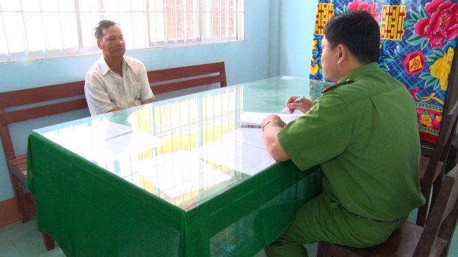 Ông Dân tại cơ quan điều tra - Ảnh: THANH NGUYÊN