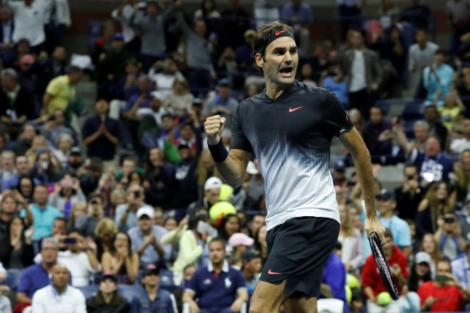 Federer ăn mừng chiến thắng trước Lopez. Ảnh: REUTERS