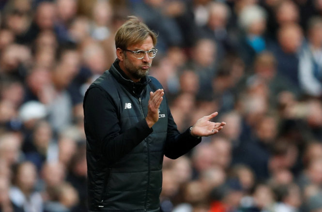 HLV Klopp trong trận Liverpool thua Tottenham 1-4. Ảnh: REUTERS