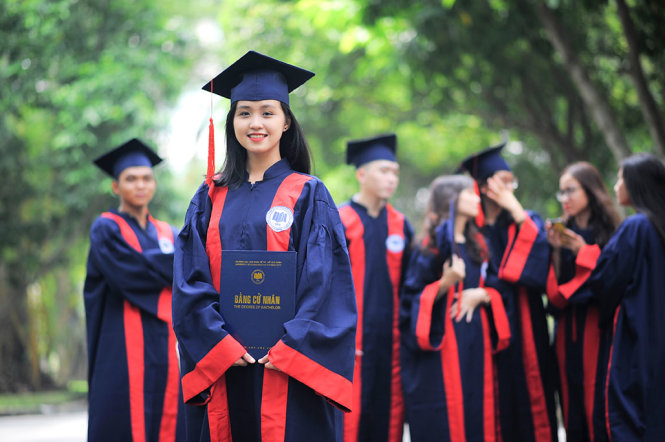 Sinh viên tốt nghiệp từ UEH nhận được đánh giá, phản hồi tích cực từ các nhà tuyển dụng, trong đó nhiều thế hệ cựu sinh viên đang nắm giữ những vị trí quan trọng trong chính quyền và là lãnh đạo của nhiều doanh nghiệp lớn