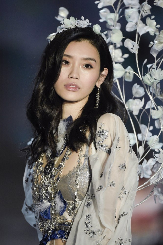 Xi Mengyao (Hề Mộng Dao), người mẫu Trung Quốc nổi tiếng nhất của Victoria’s Secret. Ảnh: Jakarta Post