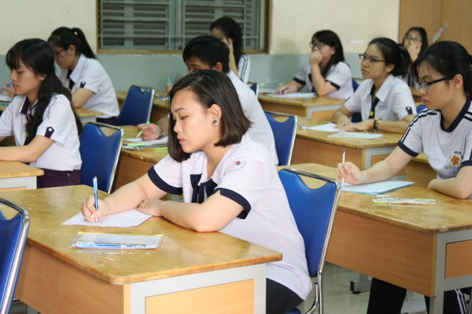 Thí sinh dự thi THPT quốc gia năm 2017 - Ảnh: TRẦN HUỲNH