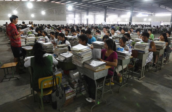 Một lớp luyện thi gaokao ở Trung Quốc. Ảnh: Reuters