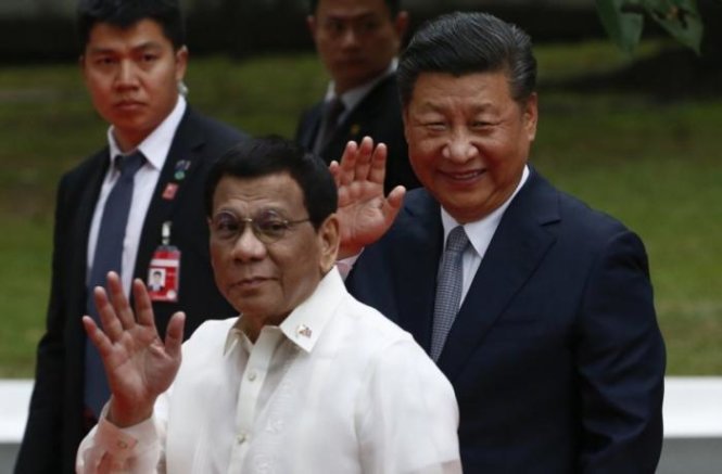 Tổng thống Philippines Rodrigo Duterte (trái) và Chủ tịch Trung Quốc Tập Cận Bình trong chuyến thăm Philippines năm 2018 của ông Tập. Ảnh: Asia News