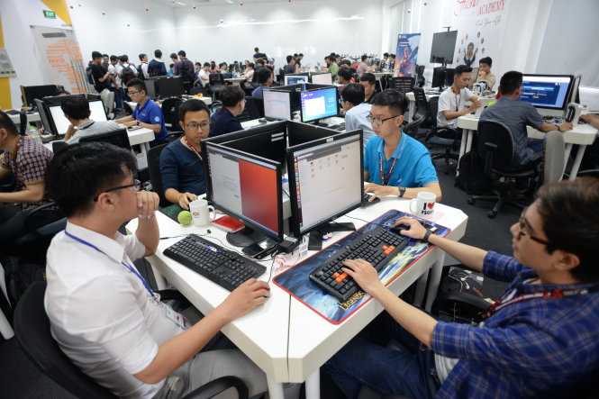 Các nhân viên kỹ thuật, kỹ sư phần mềm làm việc tại Công ty FPT ở Khu công nghệ cao Q.9, TP.HCM. Ảnh: T.T.D.