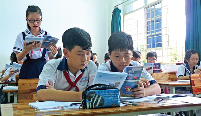 Tương lai của các em phụ thuộc rất nhiều vào chương trình biên soạn SGK mới - Ảnh: Hoàng Hương 