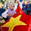 Tiễn đưa các liệt sĩ từ công viên Lê Thị Riêng đến Nghĩa trang liệt sĩ TP.HCM