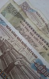 Có nên đòi lại tiền lẻ từ người bán hàng?