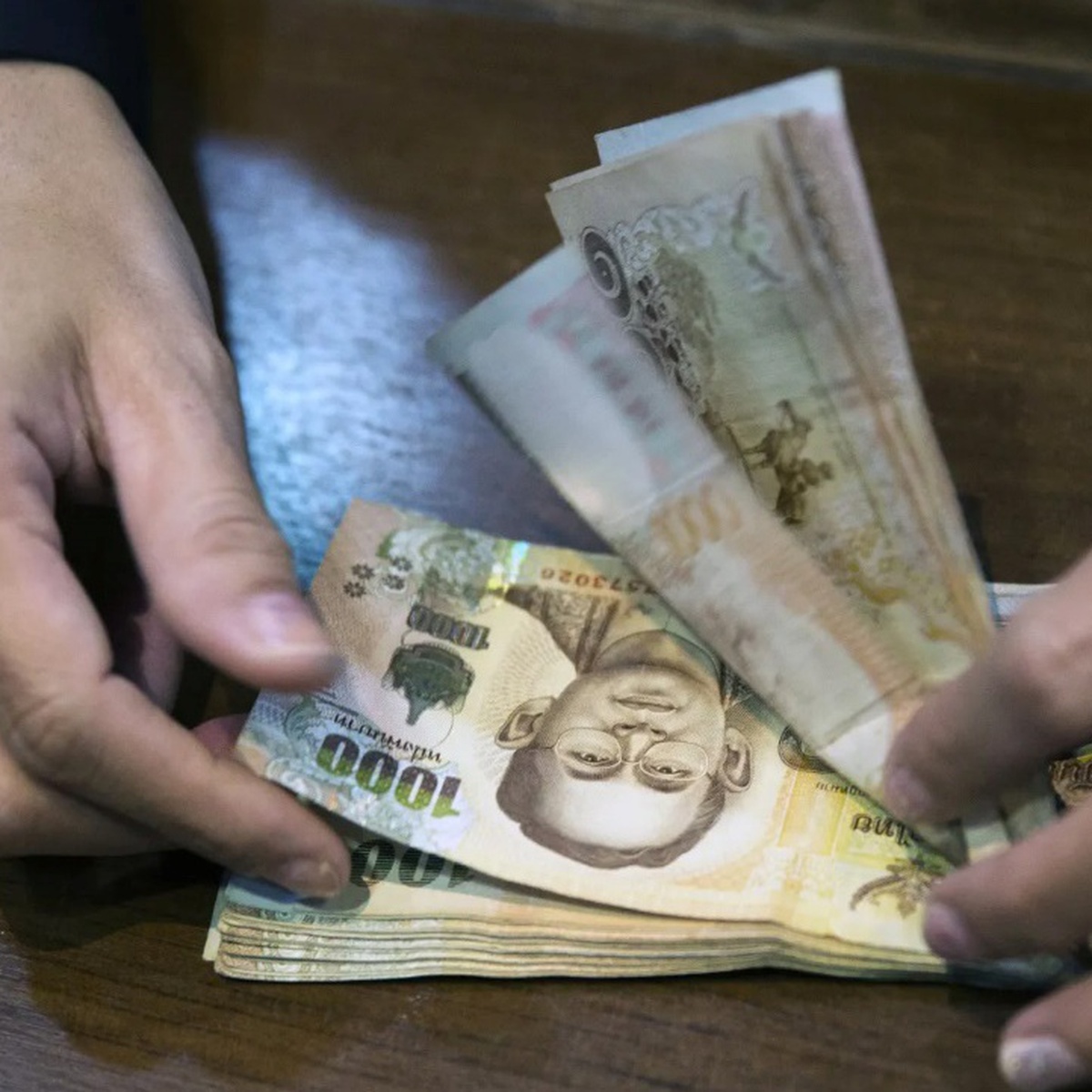 Đồng baht mạnh lên đang ảnh hưởng nặng tới du lịch Thái Lan ...