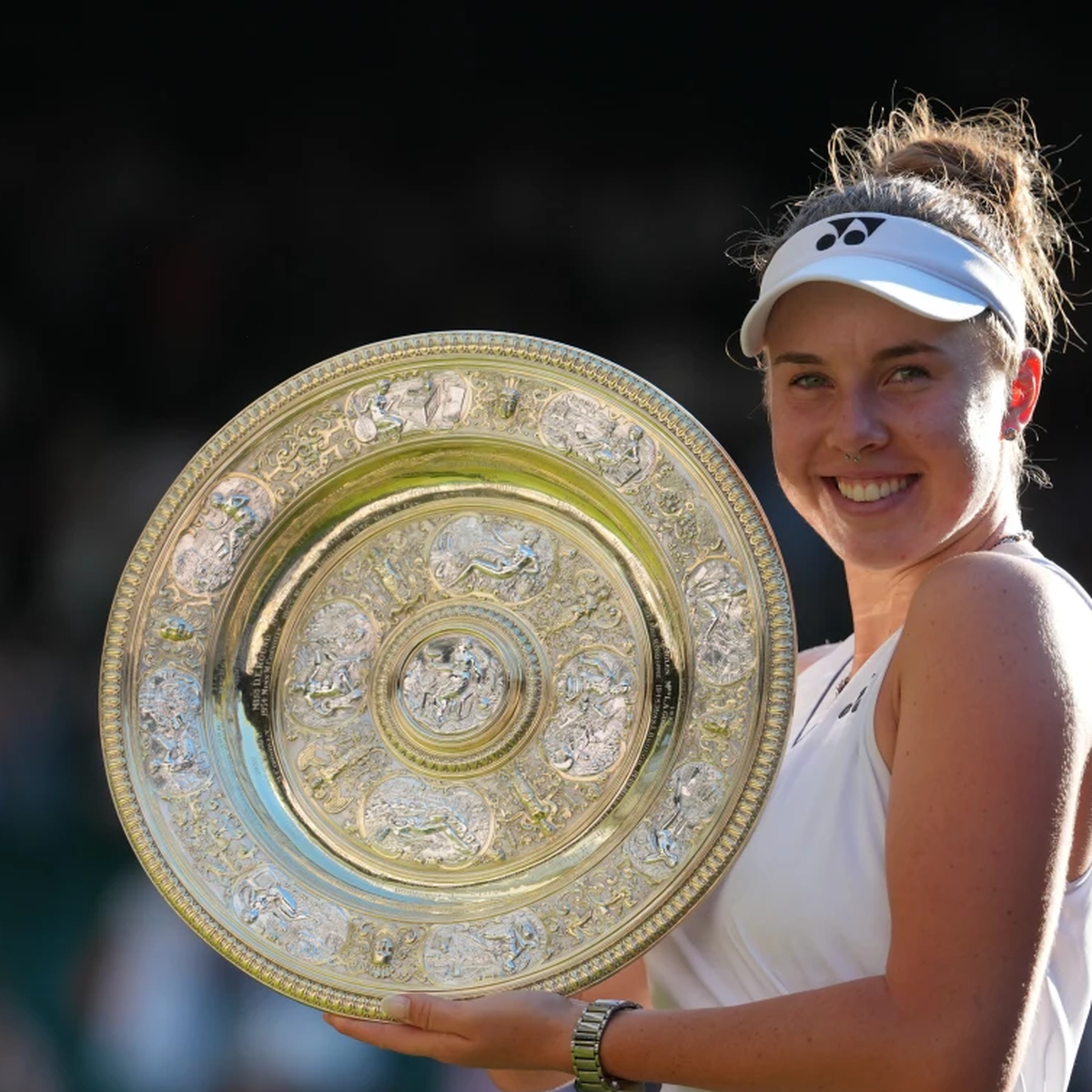 Noskova tưởng nhớ người mẹ đã mất bằng chức vô địch Wimbledon