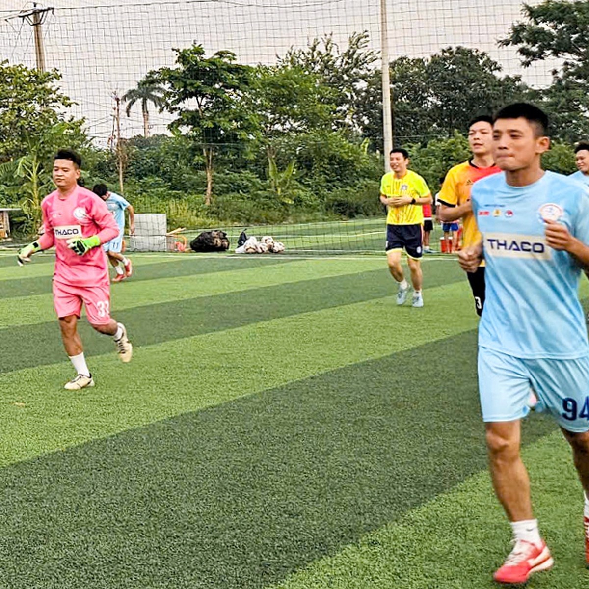 Công ty Nhật Bản linh hoạt ca làm việc để công nhân yên tâm đá bóng